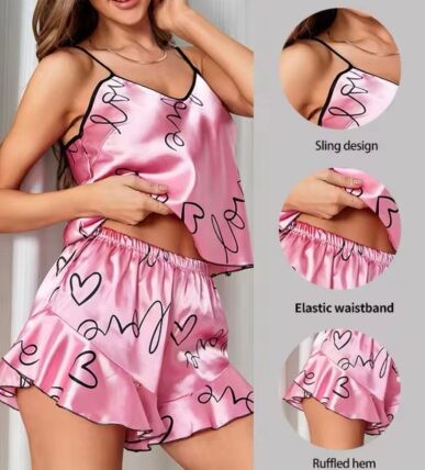 Conjunto rosa con corazones y volantes - Imagen 2