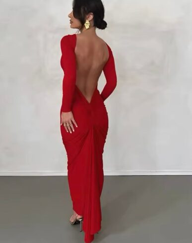 Vestido rojo con espalda descubierta - Imagen 3